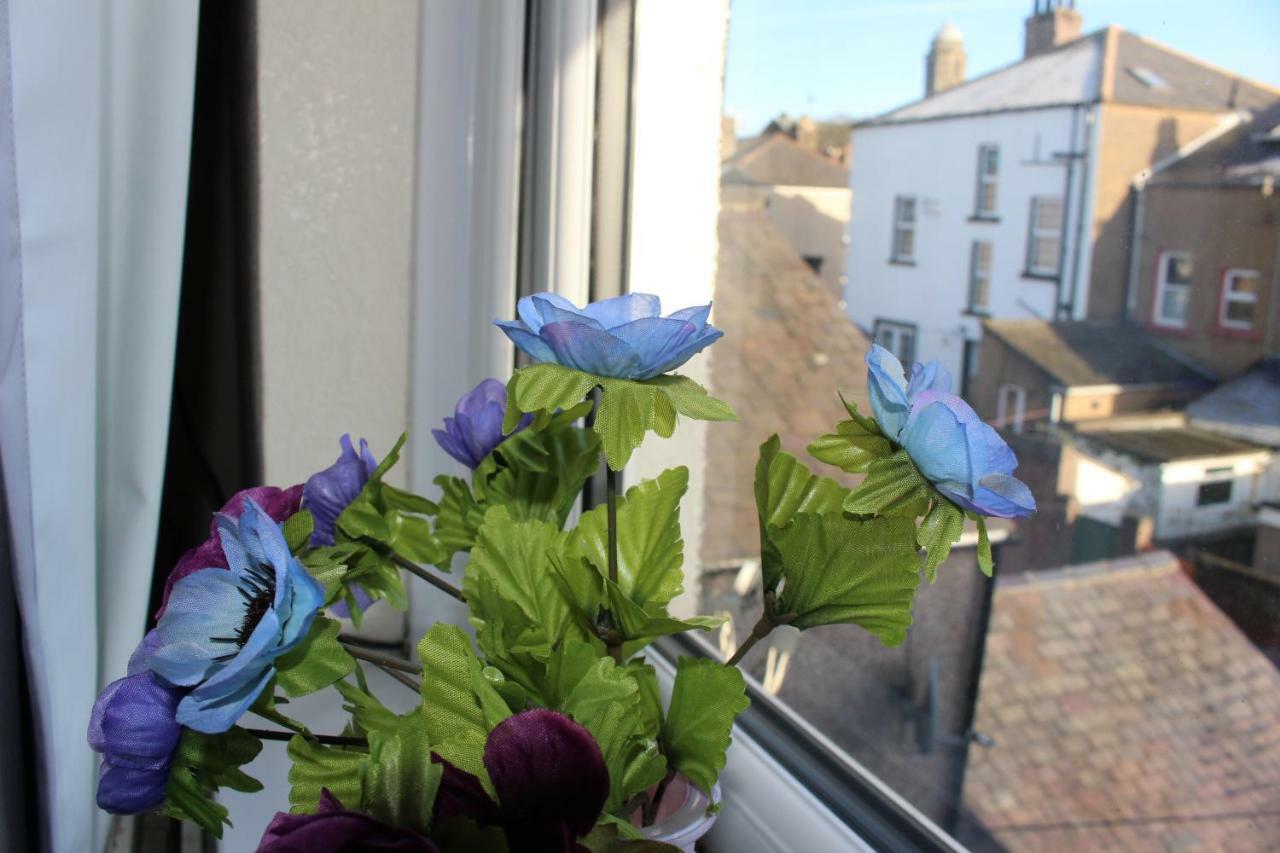 John St Town House - Self Catering - Guesthouse Style - Great Value Family And Double Rooms Workington Esterno foto
