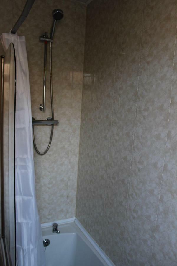 John St Town House - Self Catering - Guesthouse Style - Great Value Family And Double Rooms Workington Esterno foto